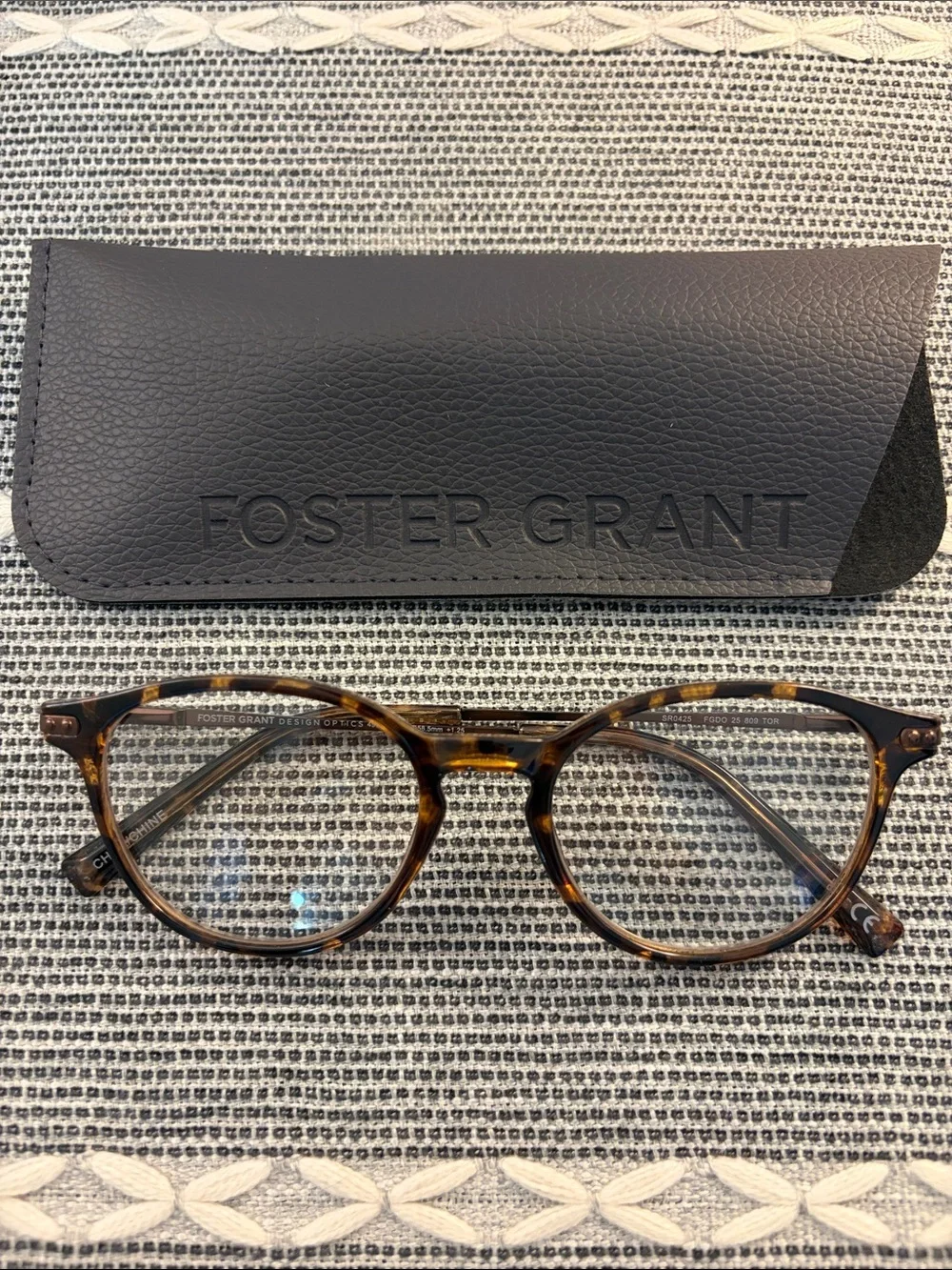 Foster Grant Round Tortoise Shell Reading Glasses +1.25 with Case
